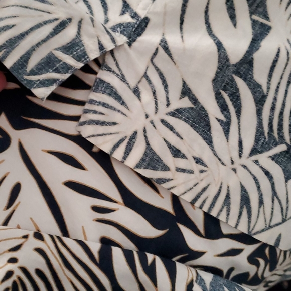 Men's Hawaiian Shirt - Picture 4 of 4